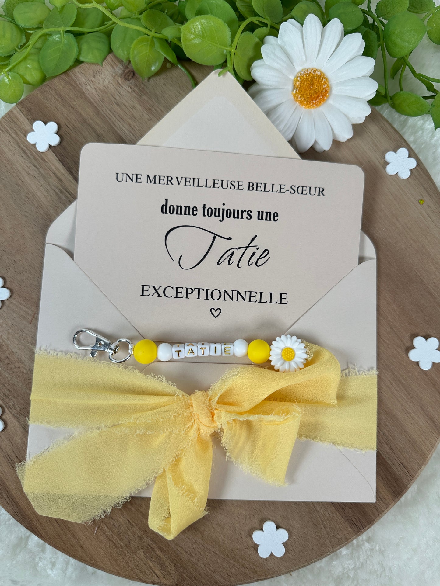 Annonce grossesse carte avec porte clé en perle jaune pour tatie d’amour
