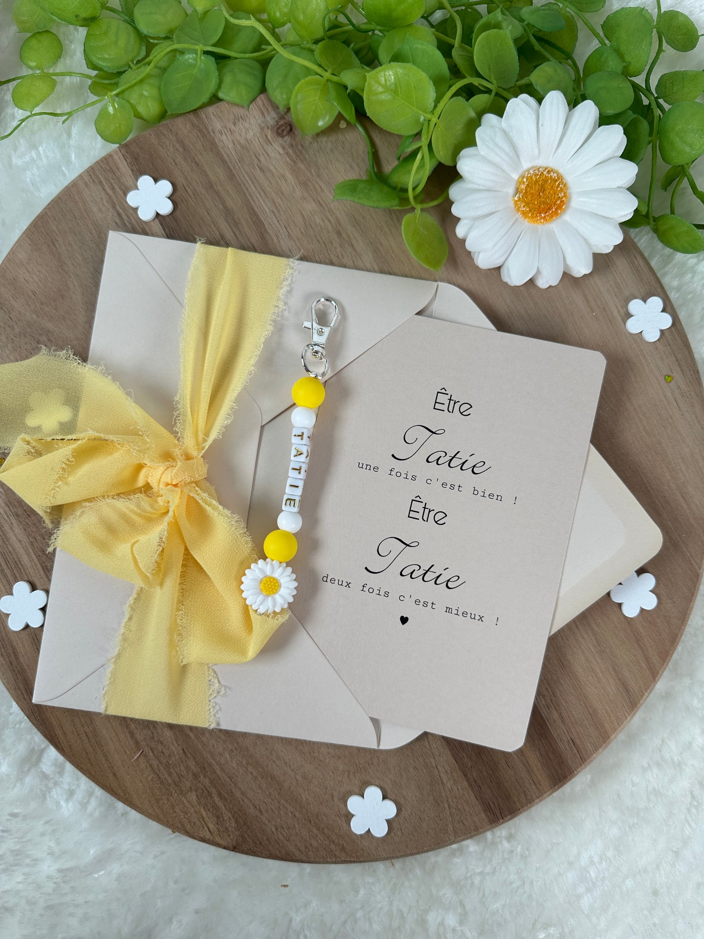 Annonce grossesse carte avec porte clé en perle jaune pour tatie d’amour