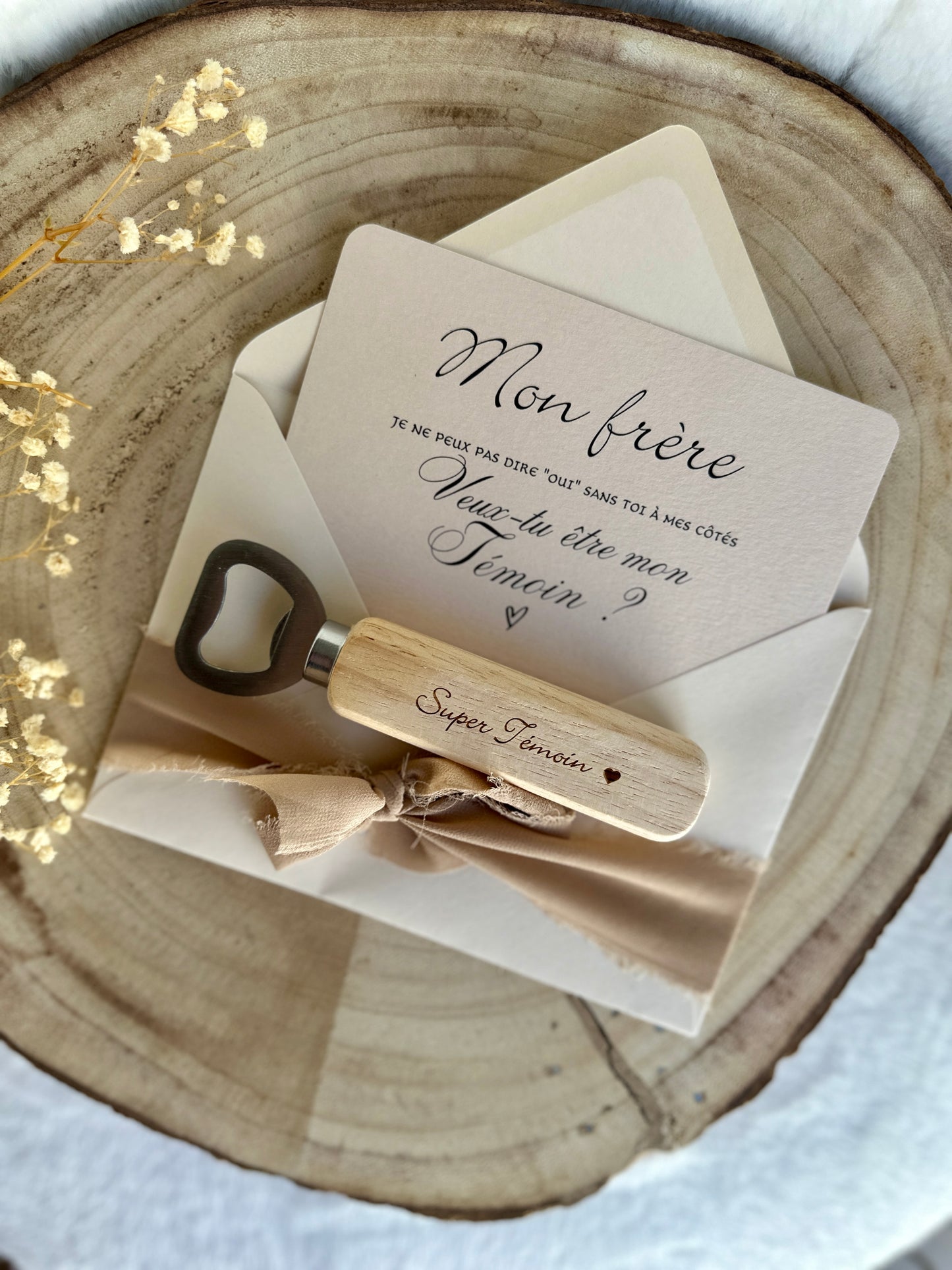 Demande témoin de mariage avec décapsuleur beige