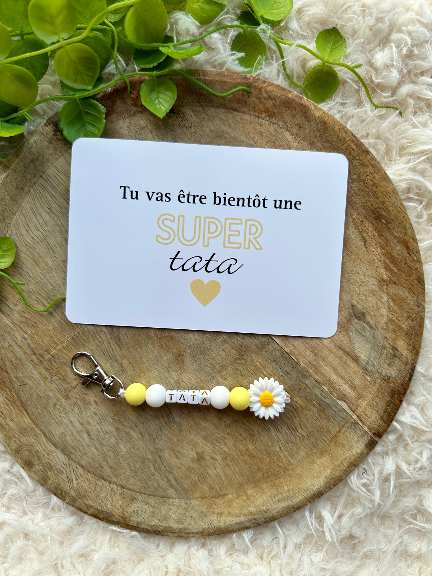 Annonce grossesse tata carte avec petit porte clés perles jaune