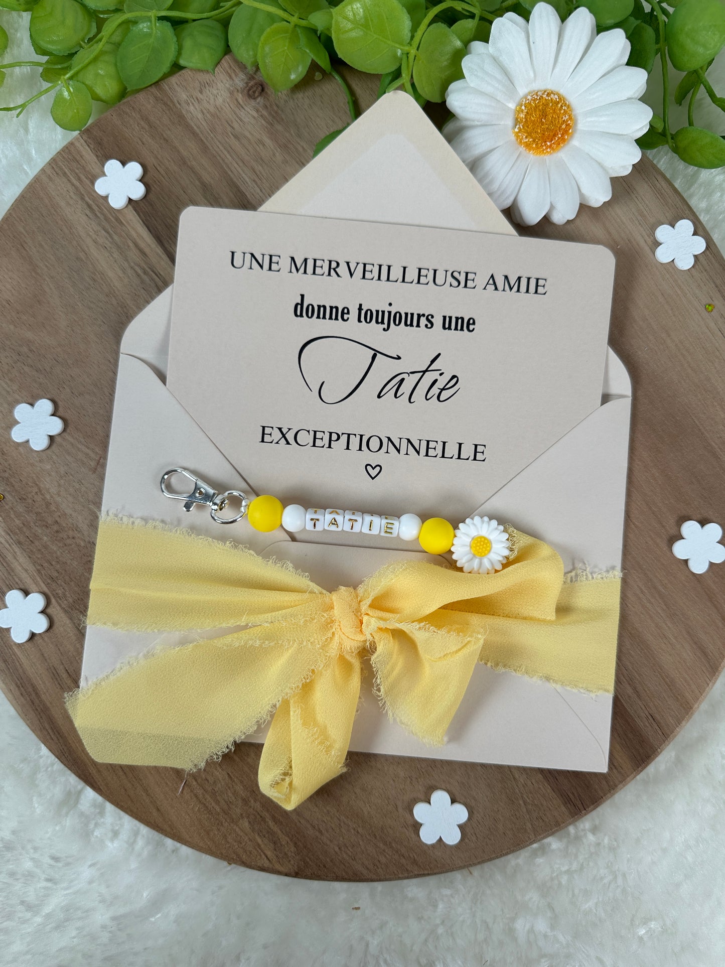 Annonce grossesse carte avec porte clé en perle jaune pour tatie d’amour