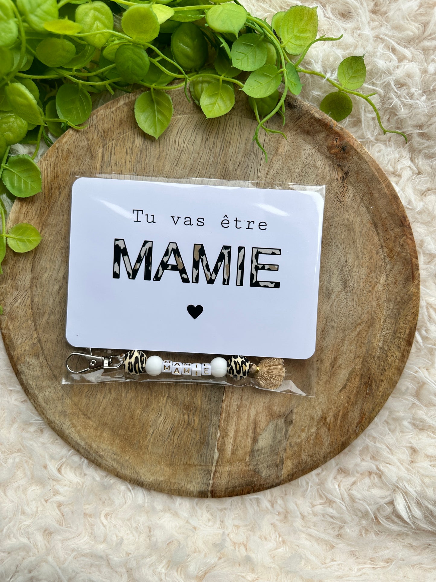 Annonce grossesse mamie carte avec petit porte clés perles léopard