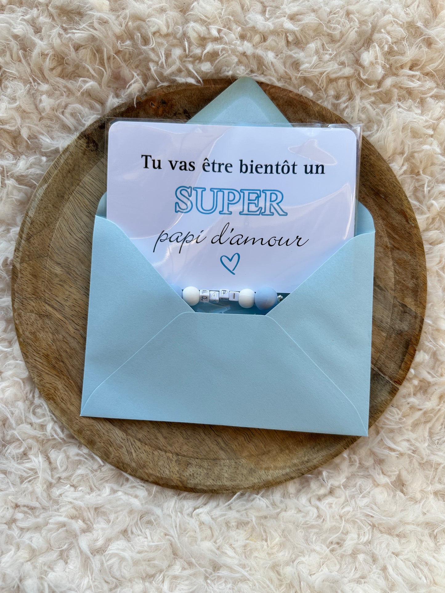 Annonce grossesse papi carte avec petit porte clés perles bleu