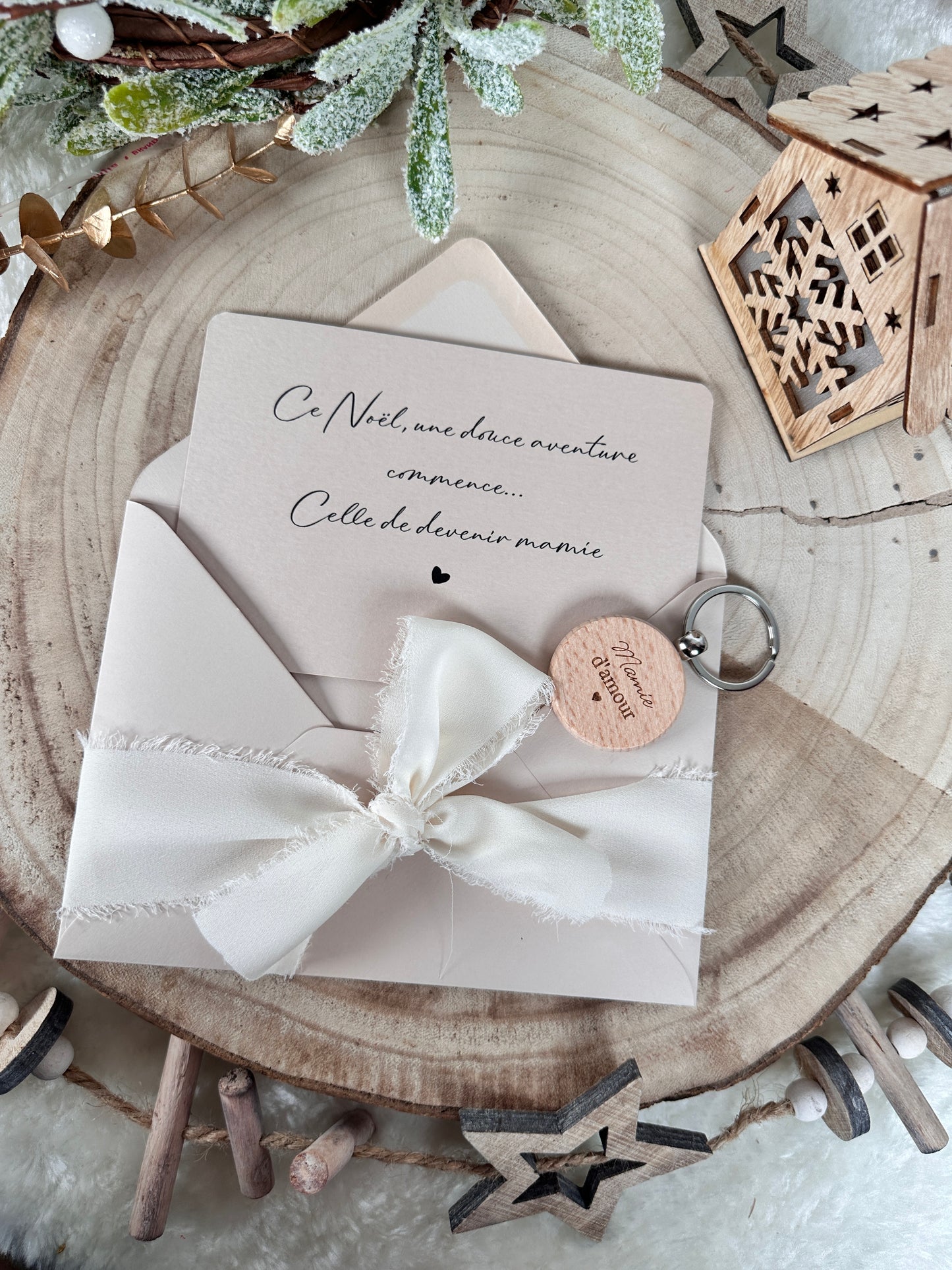 Annonce grossesse mamie carte avec petit porte clé en bois noel