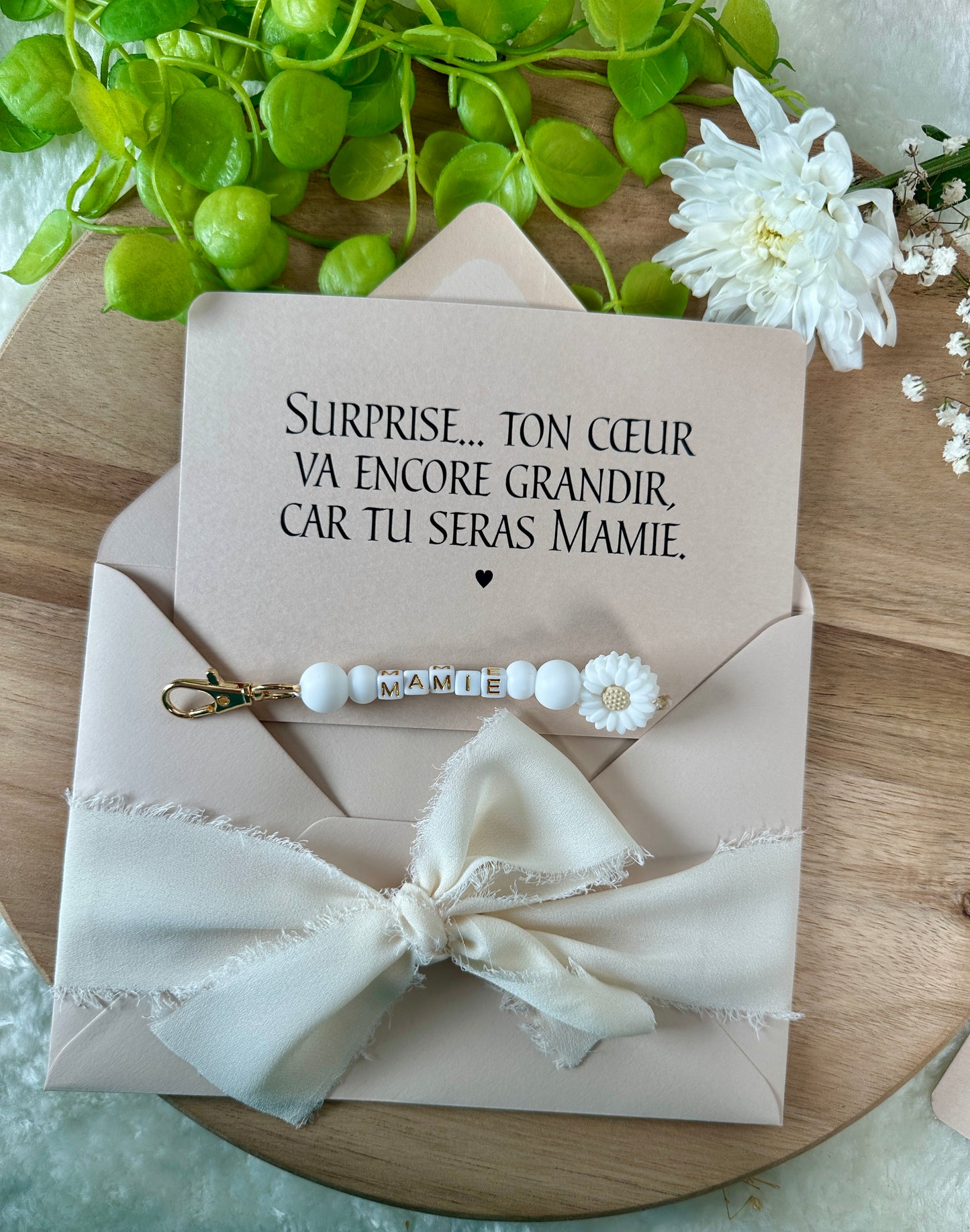 Annonce grossesse mamie carte avec petit porte clé en perles
