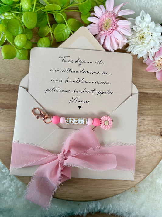 Annonce grossesse mamie carte avec petit porte clé en perles