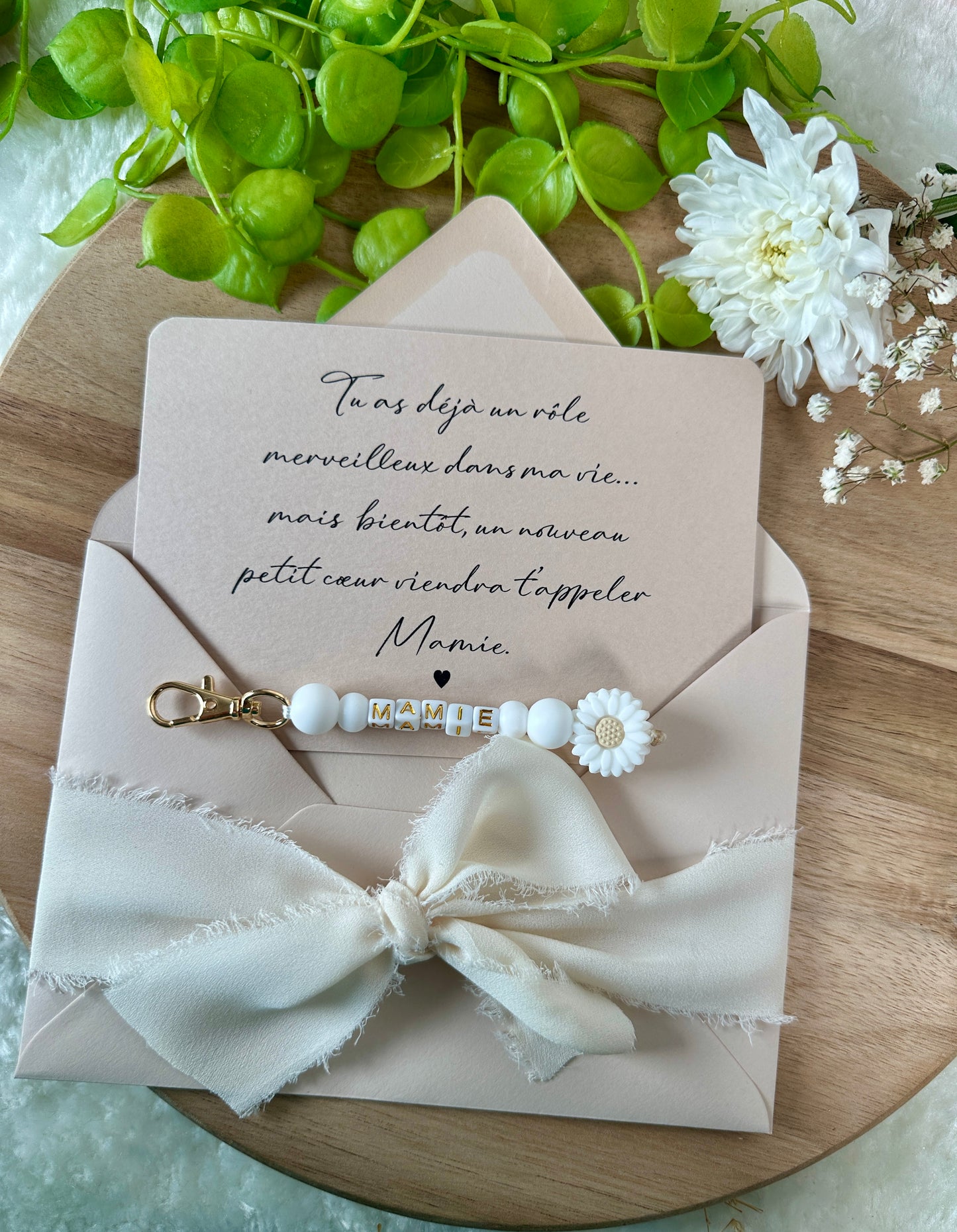 Annonce grossesse mamie carte avec petit porte clé en perles