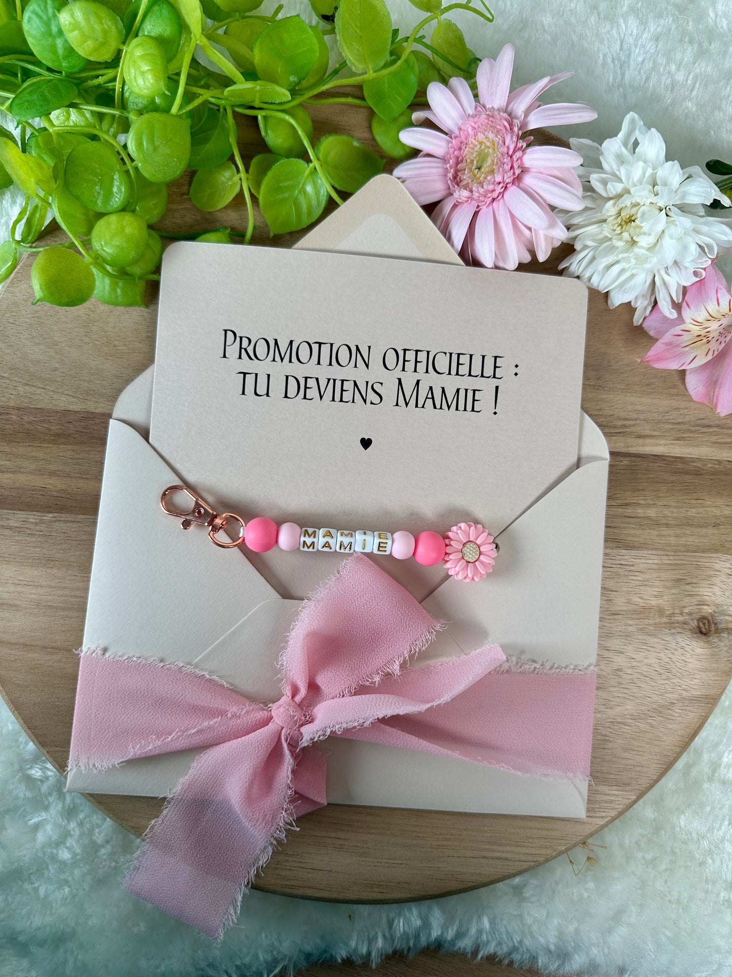 Annonce grossesse mamie carte avec petit porte clé en perles