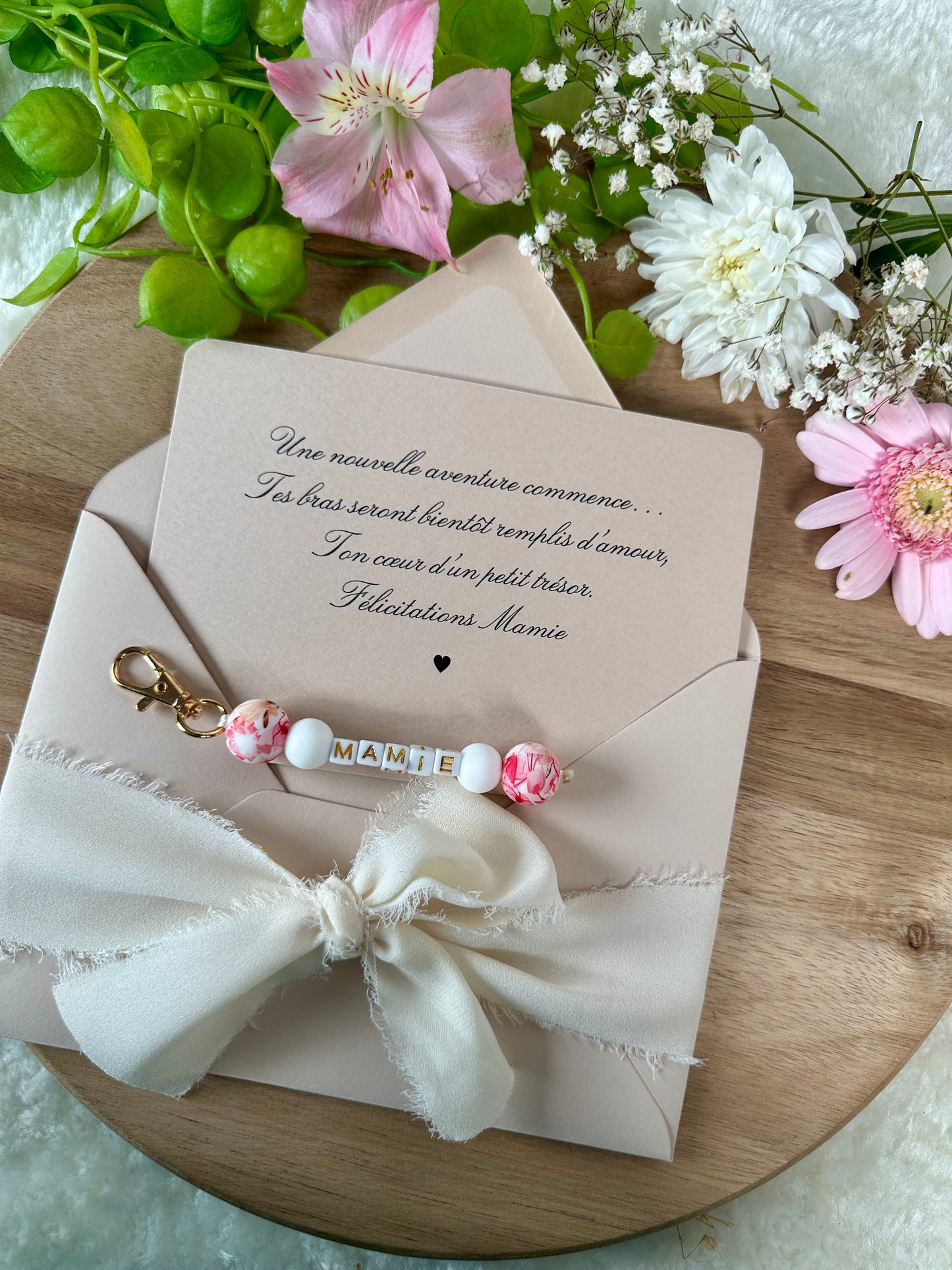 Annonce grossesse mamie carte avec petit porte clé en perles