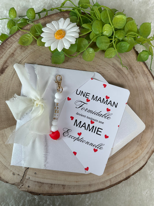 Annonce grossesse mamie carte avec petit porte clé en perles blanc rouge