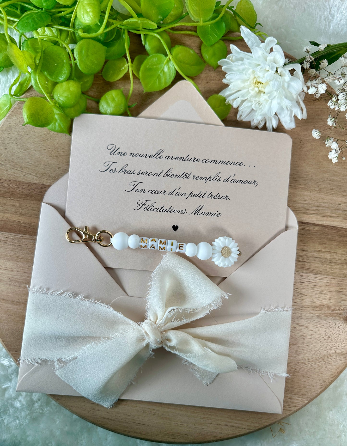 Annonce grossesse mamie carte avec petit porte clé en perles