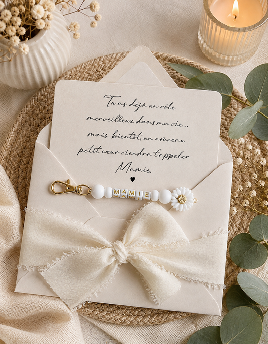 Annonce grossesse mamie carte avec petit porte clé en perles