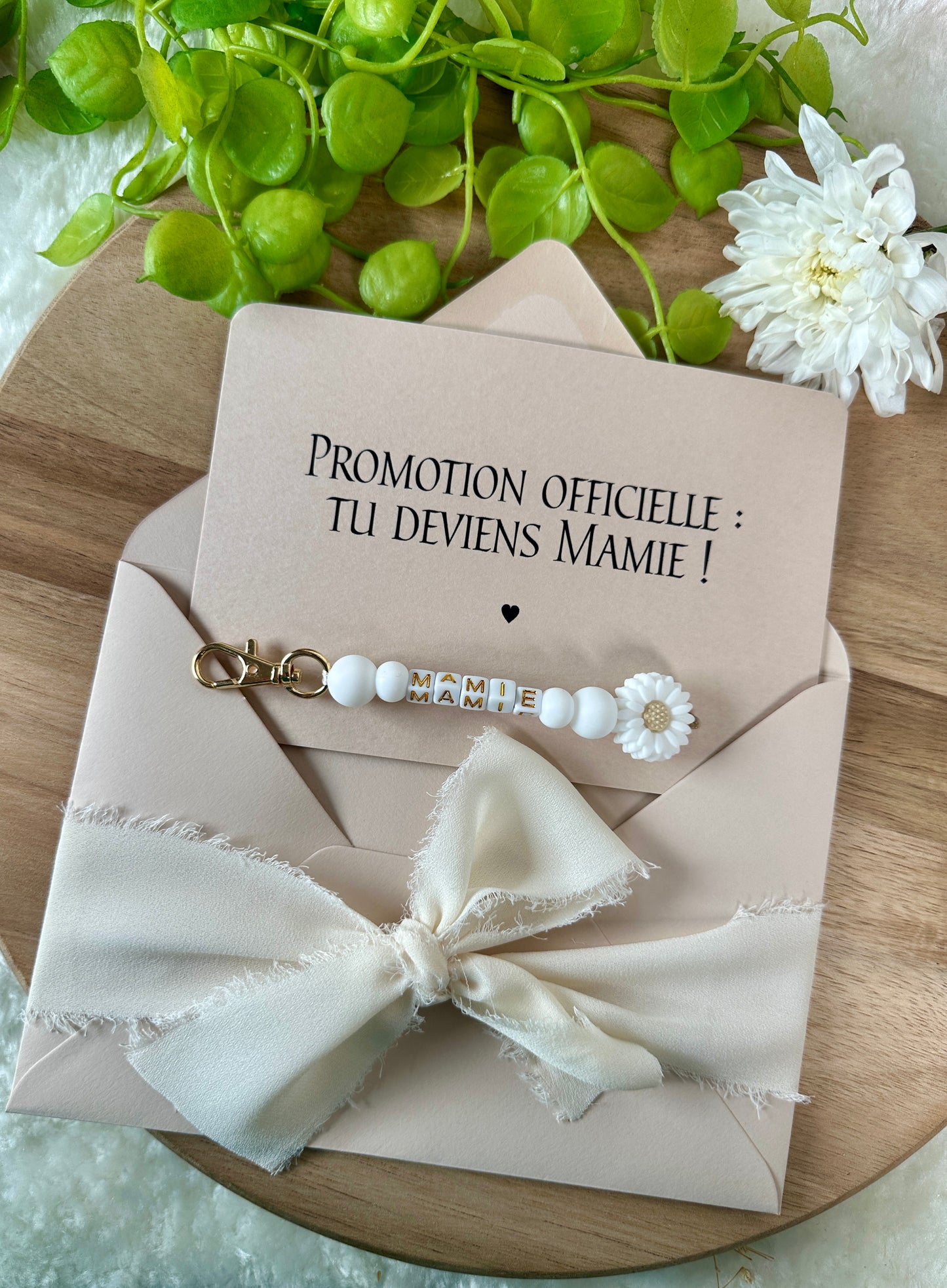 Annonce grossesse mamie carte avec petit porte clé en perles