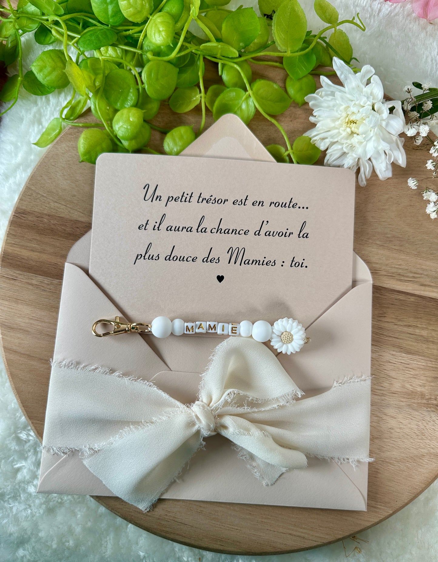 Annonce grossesse mamie carte avec petit porte clé en perles