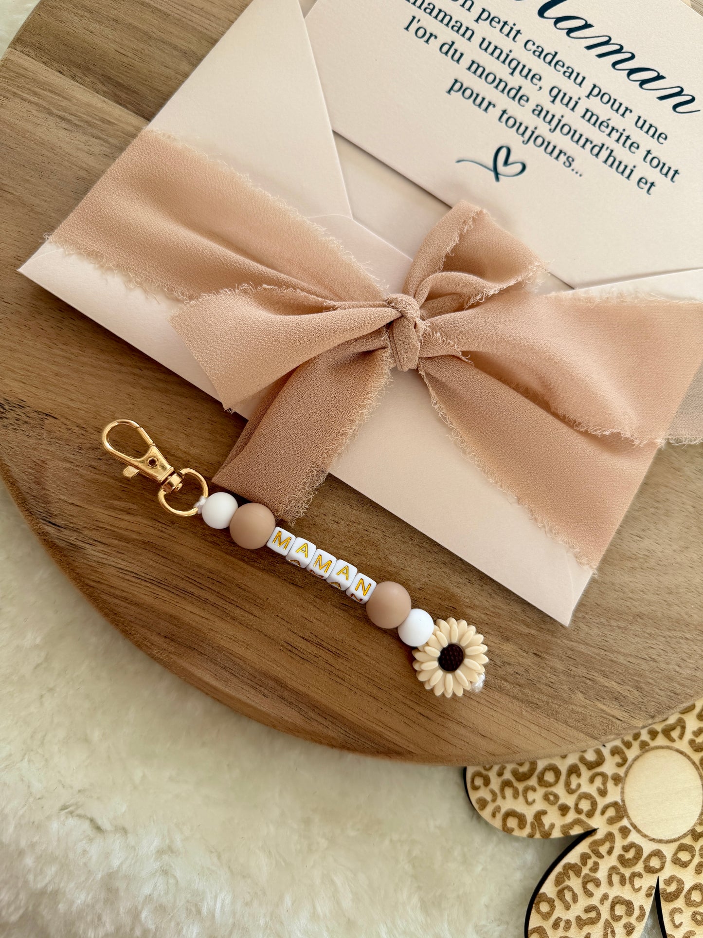 Cadeau fête des mamans, fête des mères, carte avec porte clé marron clair