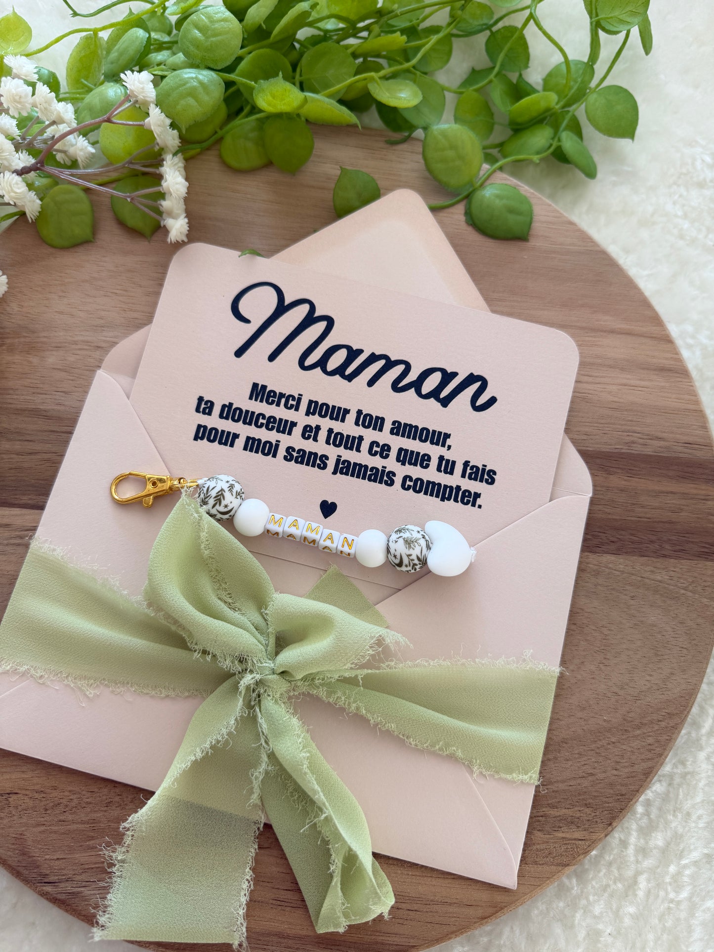 Cadeau fête des mamans, fête des mères, carte avec porte clé vert coeur blanc