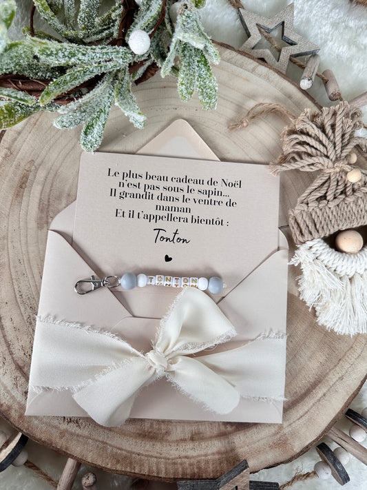 Annonce grossesse tonton carte avec petit porte clés perles grises noel
