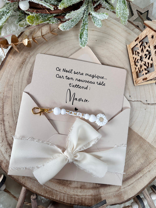 Annonce grossesse mamie carte avec petit porte clé en perles noel