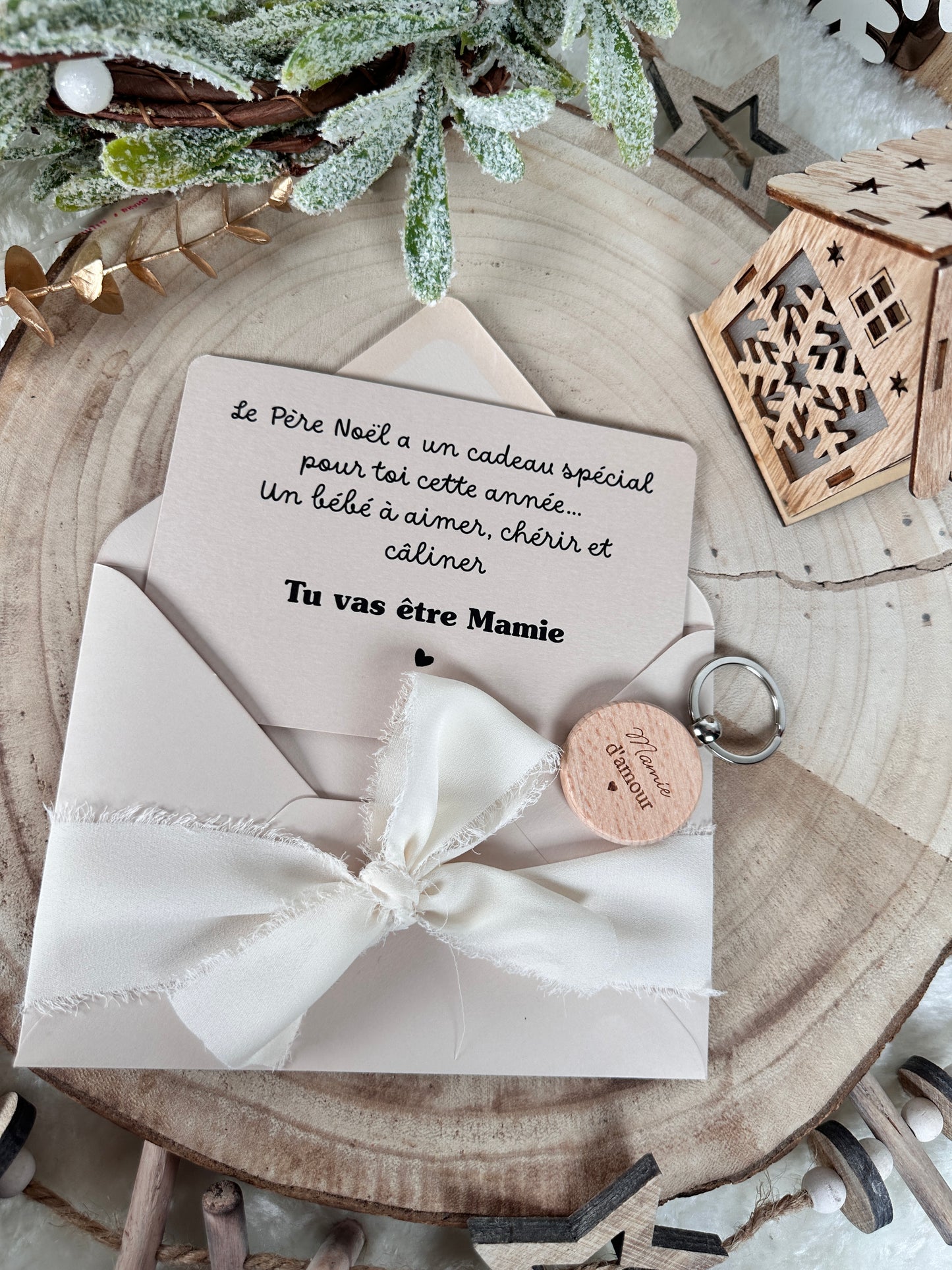 Annonce grossesse mamie carte avec petit porte clé en bois noel